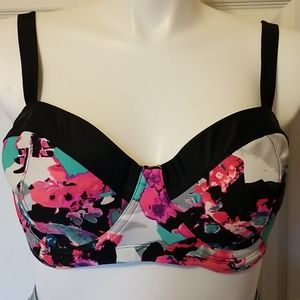 Ava & Viv 18W Floral Bikini Top